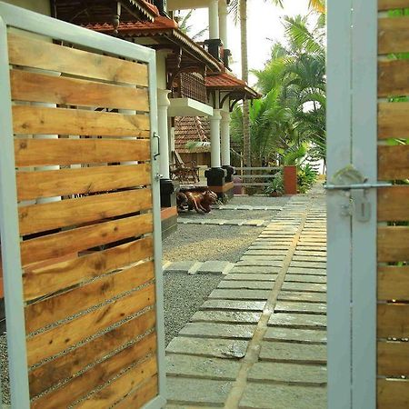 Woodhouse Beach Resort Варкала Екстериор снимка