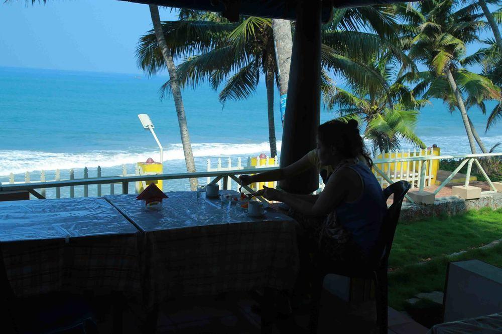 Woodhouse Beach Resort Варкала Екстериор снимка